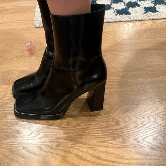 Elegant Black Women's Boots - Picture 3 of 5